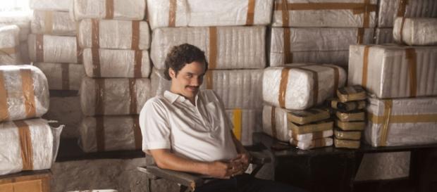 Wagner Moura vive Pablo Escobar em 'Narcos' Wagner Moura vive Pablo Escobar em 'Narcos'