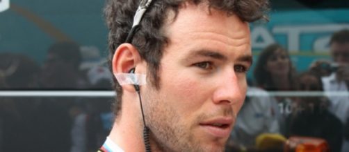 Mark Cavendish pedala verso Abu Dhabi