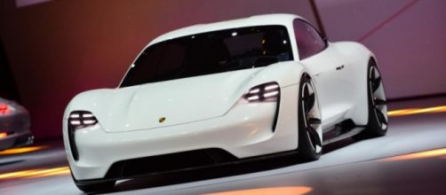 Porsche mission E, emissioni zero, potenza pura