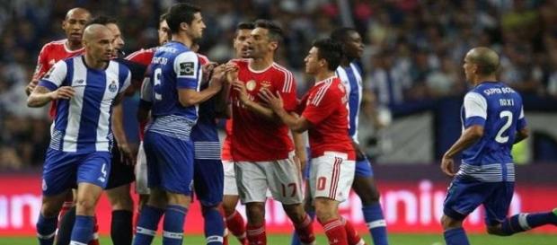 Confusão no clássico entre FC Porto e Benfica. Confusão no clássico entre FC Porto e Benfica.