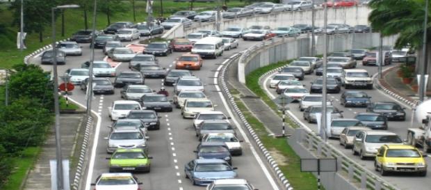 El tráfico es solo uno de los problemas del auto El tráfico es solo uno de los problemas del auto