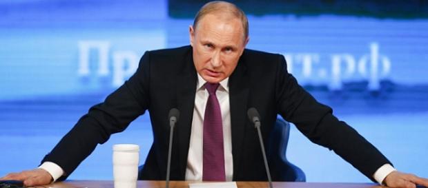 Presedintele Rusiei Vladimir Putin reactioneaza Presedintele Rusiei Vladimir Putin reactioneaza