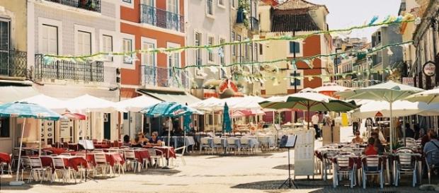 Rua Cândido dos Reis em Cacilhas Rua Cândido dos Reis em Cacilhas