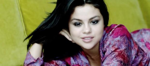 Selena Gomez está prestes a lançar o álbum. Selena Gomez está prestes a lançar o álbum.