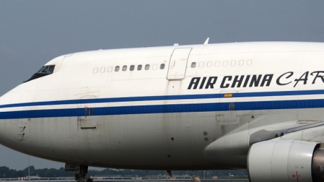 I cinesi aumentano l'export e i viaggi