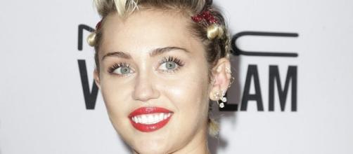 Miley Cyrus per la campagna Viva Glam.