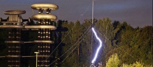 La leggendaria Torre di Tesla riprodotta in Russia