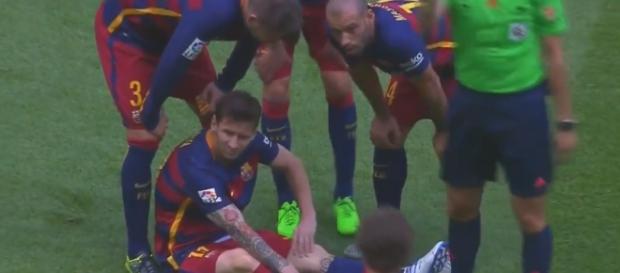 Leo Messi se lesionó en una jugada ofensiva Leo Messi se lesionó en una jugada ofensiva