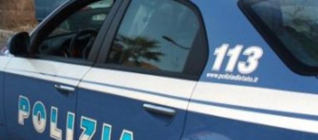 Poliziotti impegnati in un intervento Poliziotti impegnati in un intervento