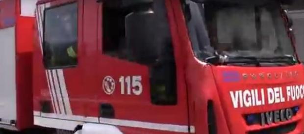 Vigili del fuoco durante un intervento Vigili del fuoco durante un intervento