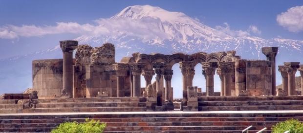 Zvartnots Cathedral and Biblical Ararat Zvartnots Cathedral and Biblical Ararat
