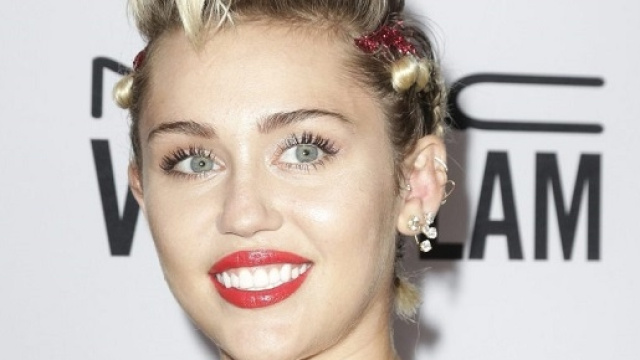 Miley Cyrus per la campagna Viva Glam.