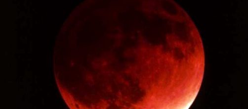 Eclissi di Luna e Superluna insieme, un dono raro