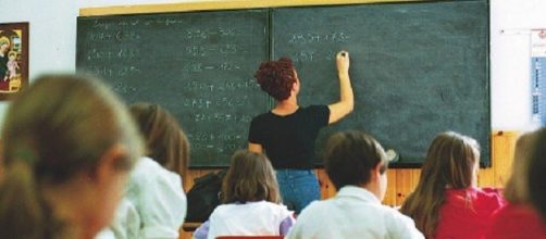 Scuola, docenti neo assunti, stipendi e assenze