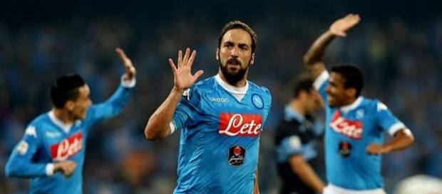 Gonzalo Higuain chiama la Juve. Gonzalo Higuain chiama la Juve.