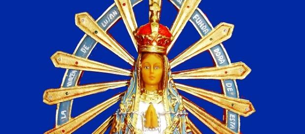 Los colores patrios en la Virgen de Luján Los colores patrios en la Virgen de Luján
