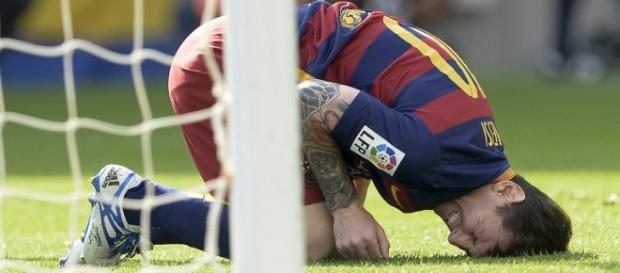 Messi se fue lesionado al comienzo del partido Messi se fue lesionado al comienzo del partido