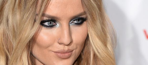 Perrie Edwards e Zayn Malik estão em guerra. Perrie Edwards e Zayn Malik estão em guerra.