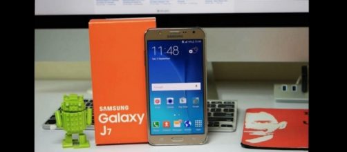 Nuovo smartphone Samsung Galaxy J7