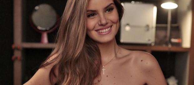 Camila Queiroz conta como cuida do cabelão Camila Queiroz conta como cuida do cabelão