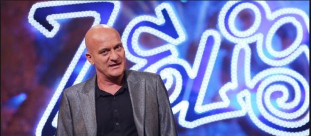 Claudio Bisio durante "Zelig" | Foto Web Claudio Bisio durante "Zelig" | Foto Web