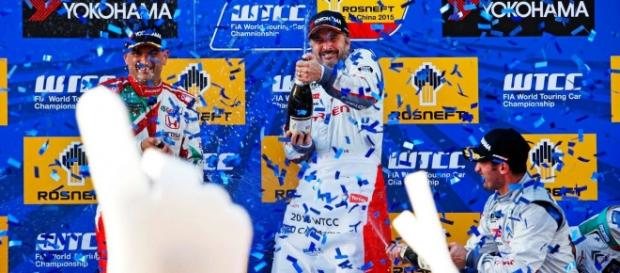 Festejo de Citroen, bicampeón mundial Festejo de Citroen, bicampeón mundial