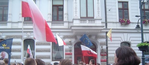 O wolną i bezpieczną Polskę znów trzeba walczyć. O wolną i bezpieczną Polskę znów trzeba walczyć.