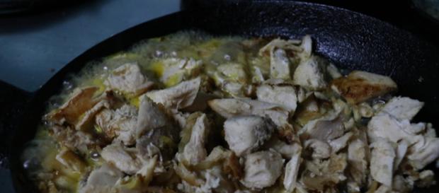 Pollo dorado con jugo de naranja Pollo dorado con jugo de naranja