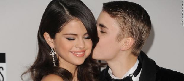 Selena Gomez elogiou o seu ex-namorado. Selena Gomez elogiou o seu ex-namorado.