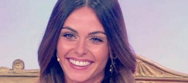 Uomini e Donne: primo bacio a stampo per Silvia Uomini e Donne: primo bacio a stampo per Silvia