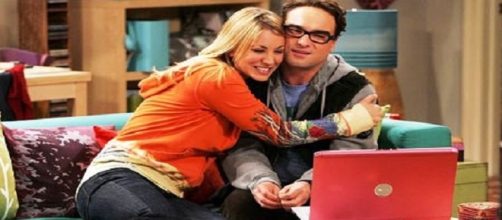 Leonard e Penny in The Big Bang Theory.