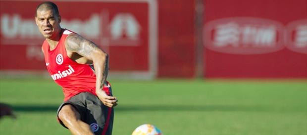 Nilton é peça confirmada no Inter para quarta Nilton é peça confirmada no Inter para quarta