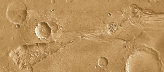 Tracce di passaggi di acqua su Marte Tracce di passaggi di acqua su Marte