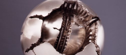 Arnaldo Pomodoro - Sfera con sfera c Barbareschi