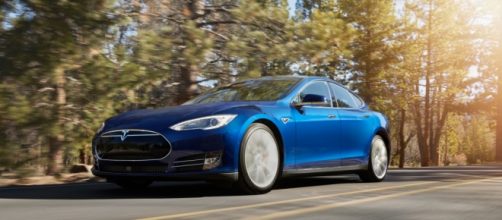 Tesla Model S sarà dotata di un pilota automatico