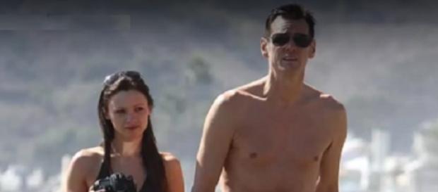 Jim Carrey paseando con su pareja este verano Jim Carrey paseando con su pareja este verano