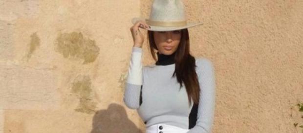 La star de la TV réalité Nabilla pose ! La star de la TV réalité Nabilla pose !