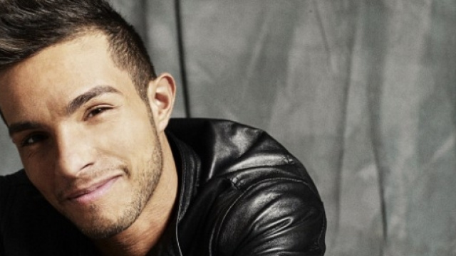 Il cantante Marco Carta, che ha iniziato con Amici