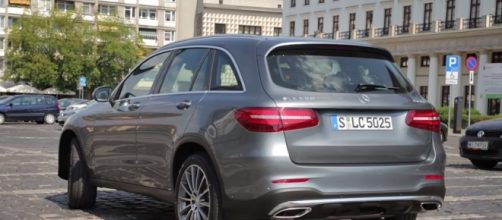 La nuova Mercedes Glc 250 durante un test drive