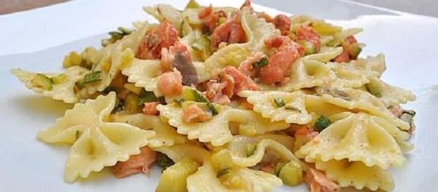 Farfalle piccanti con tonno fresco Farfalle piccanti con tonno fresco