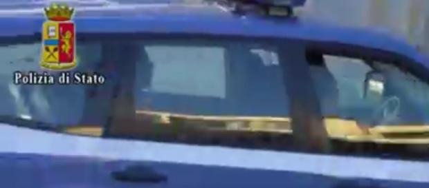 Polizia impegnata in attività di controllo Polizia impegnata in attività di controllo