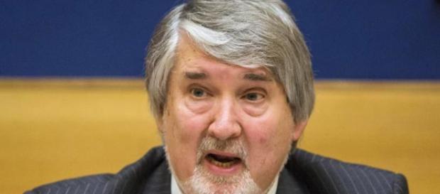 Riforma pensioni Poletti rassicura su flessibilità Riforma pensioni Poletti rassicura su flessibilità
