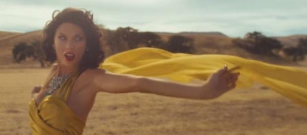 Taylor Swift filmou o videoclipe em África. Taylor Swift filmou o videoclipe em África.