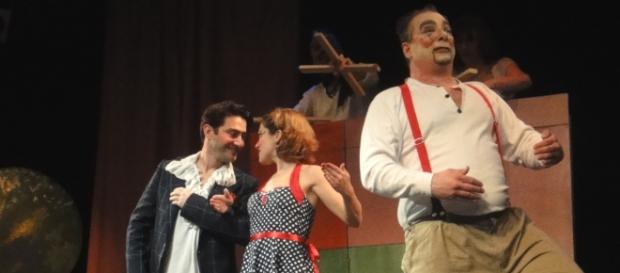 Triángulo de amantes en escena Triángulo de amantes en escena