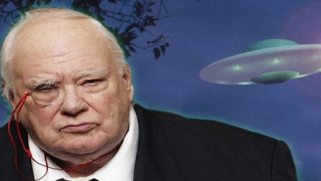Lo scettico astronomo Patrick Moore
