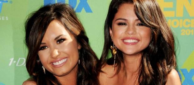 As duas cantoras continuam sem se entender. As duas cantoras continuam sem se entender.