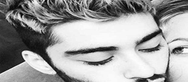 Zayn posta foto com possível namorada nova Zayn posta foto com possível namorada nova