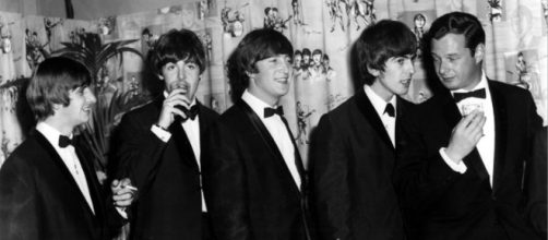 I Beatles con il manager Brian Epstein