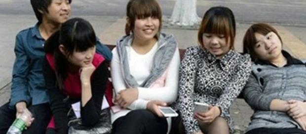 A maioria dos habitantes de Dongguan são mulheres A maioria dos habitantes de Dongguan são mulheres