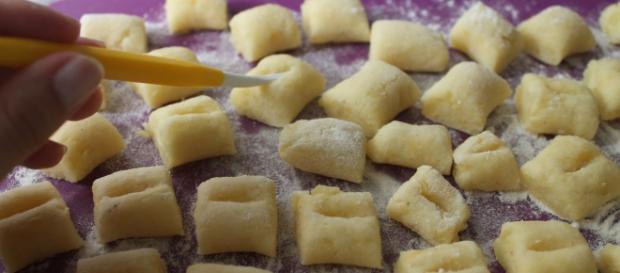 Gnocchi - pyszne włoskie kluseczki ziemniaczane Gnocchi - pyszne włoskie kluseczki ziemniaczane